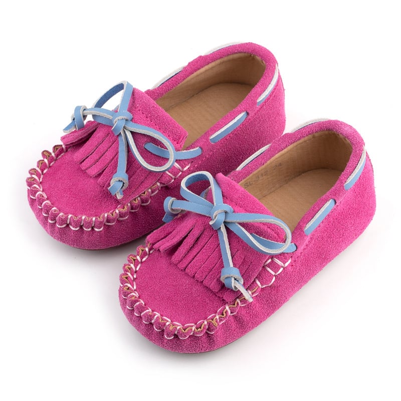 Gyerekeknek készült mokaszín, felső rész valódi bőr, gumírozott talp, négyzetes orr, brit stílusú hercegnő dizájn