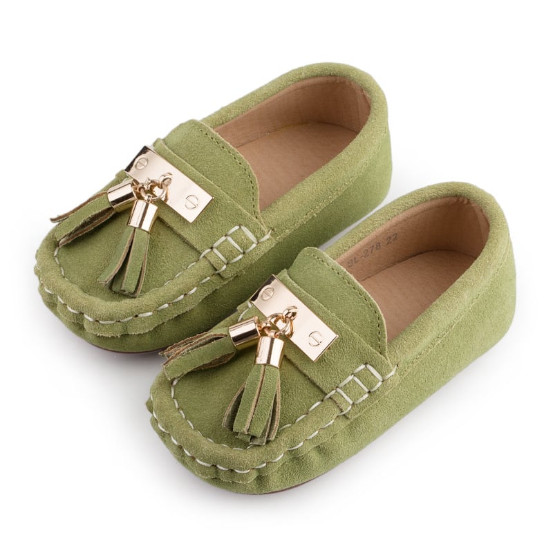 Gyerekeknek készült mokaszín, felső rész valódi bőr, gumírozott talp, négyzetes orr, brit stílusú hercegnő dizájn