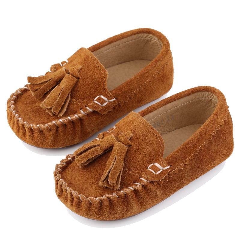 Gyerekeknek készült mokaszín, felső rész valódi bőr, gumírozott talp, négyzetes orr, brit stílusú hercegnő dizájn