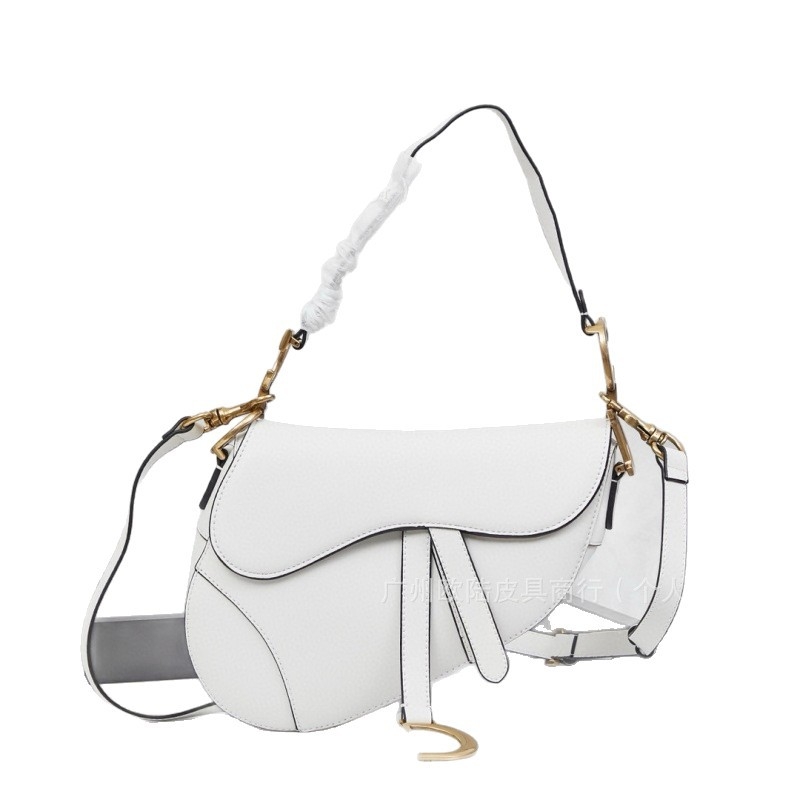 Saddle bag din piele naturală, broderie, închidere cu șnur și cataramă, interior laminat cu fermoar