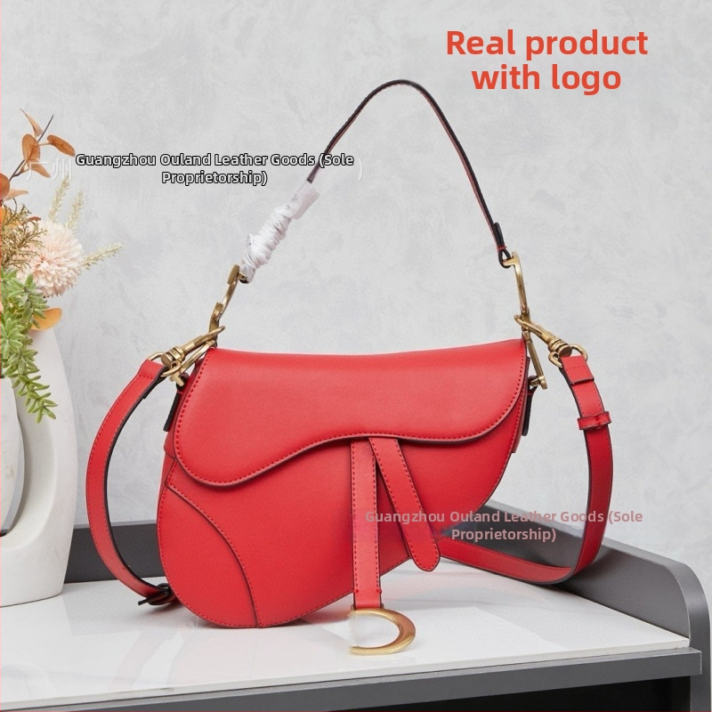 Saddle bag din piele naturală, broderie, închidere cu șnur și cataramă, interior laminat cu fermoar