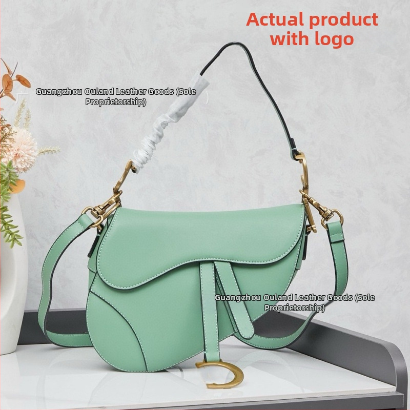 Saddle bag din piele naturală, broderie, închidere cu șnur și cataramă, interior laminat cu fermoar