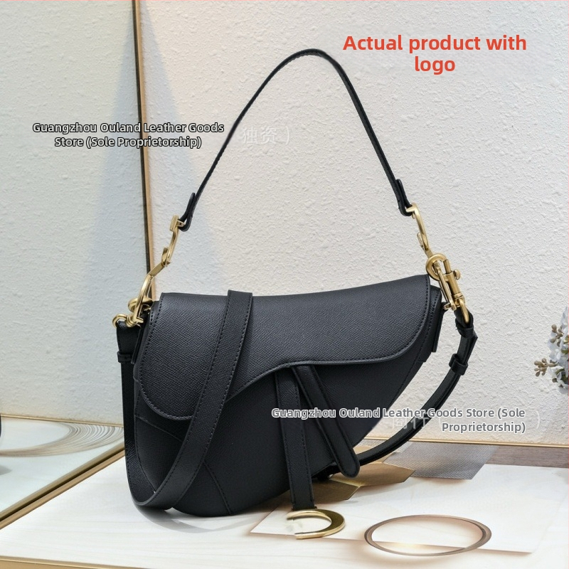 Saddle bag din piele naturală, broderie, închidere cu șnur și cataramă, interior laminat cu fermoar