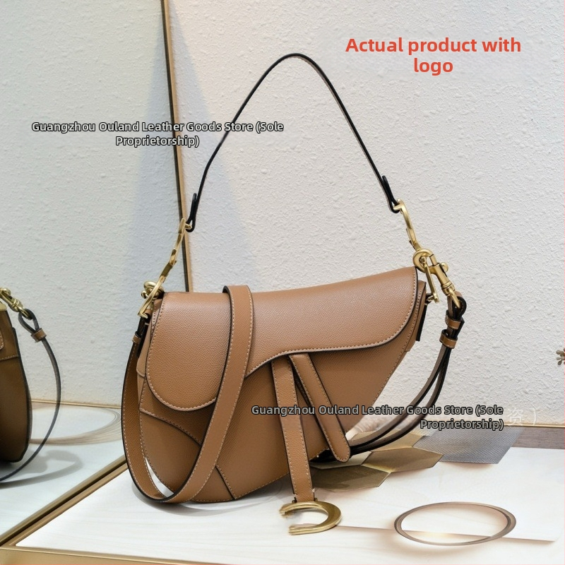 Saddle bag din piele naturală, broderie, închidere cu șnur și cataramă, interior laminat cu fermoar