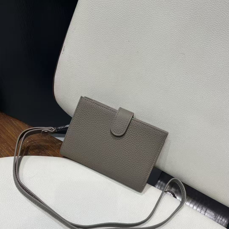 BBYANG Portofel pentru pașaport cu curea pentru gât – Piele naturală, 2 pliuri, Urban Minimalist, Căptușeală poliester-pamuc, Primăvara 2025