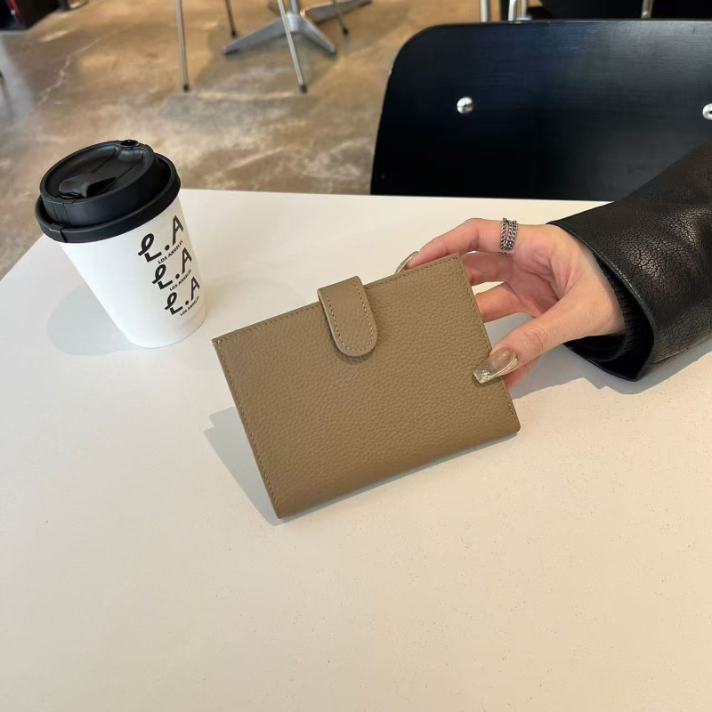 BBYANG Portofel pentru pașaport cu curea pentru gât – Piele naturală, 2 pliuri, Urban Minimalist, Căptușeală poliester-pamuc, Primăvara 2025