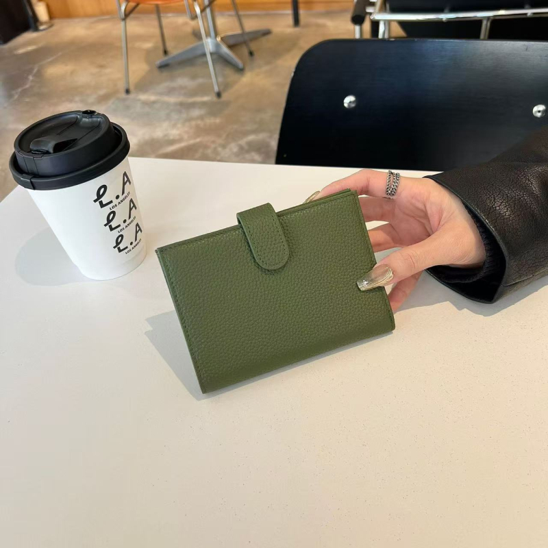 BBYANG Portofel pentru pașaport cu curea pentru gât – Piele naturală, 2 pliuri, Urban Minimalist, Căptușeală poliester-pamuc, Primăvara 2025