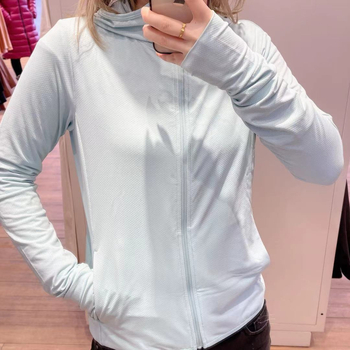 Ženski UV-zaštitni mrežasti kardigan s kapuljačom i zatvaračem, tanak ljeto, dugi rukavi, 70–80% poliester, poliester vlakna, organska pamuk — Ljeto 2023