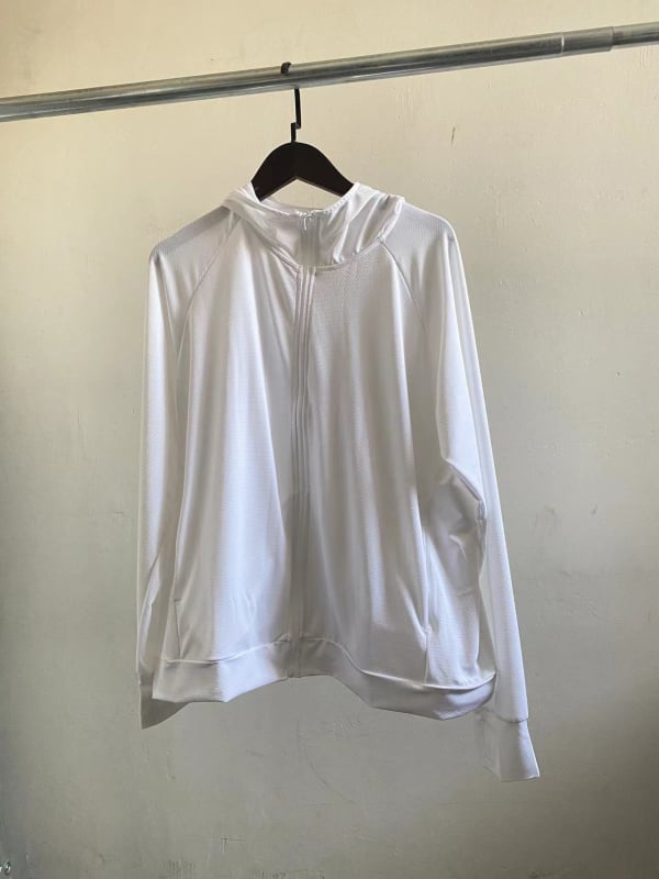 Ženski UV-zaštitni mrežasti kardigan s kapuljačom i zatvaračem, tanak ljeto, dugi rukavi, 70–80% poliester, poliester vlakna, organska pamuk — Ljeto 2023