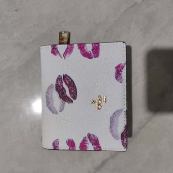 Πορτοφόλι με αλυσίδα και θήκη για κάρτες, PU δέρμα, οριζόντιο τετράγωνο σχήμα, άνοιγμα με καπάκι, εσωτερικός θήκη για έγγραφα και λαμινοποιημένη τσέπη με φερμουάρ, τσάντα με καπάκι, ένα λουρί ώμου, Καλοκαίρι 2024