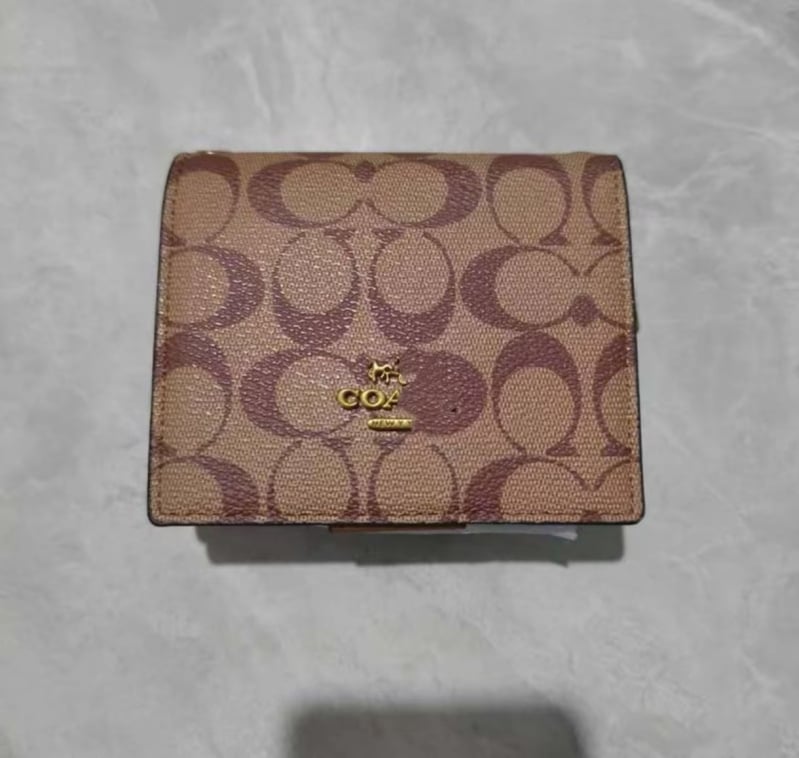 Πορτοφόλι με αλυσίδα και θήκη για κάρτες, PU δέρμα, οριζόντιο τετράγωνο σχήμα, άνοιγμα με καπάκι, εσωτερικός θήκη για έγγραφα και λαμινοποιημένη τσέπη με φερμουάρ, τσάντα με καπάκι, ένα λουρί ώμου, Καλοκαίρι 2024