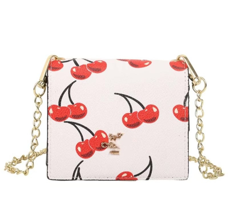 Πορτοφόλι με αλυσίδα και θήκη για κάρτες, PU δέρμα, οριζόντιο τετράγωνο σχήμα, άνοιγμα με καπάκι, εσωτερικός θήκη για έγγραφα και λαμινοποιημένη τσέπη με φερμουάρ, τσάντα με καπάκι, ένα λουρί ώμου, Καλοκαίρι 2024