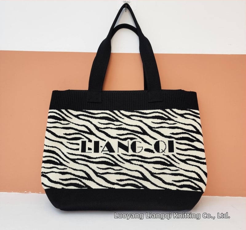 Taška typu bucket ZX — mestský štýl, polyester, zvislá štvorcová silueta, zatváranie šnúrkou, vnútorná kapsa na telefón