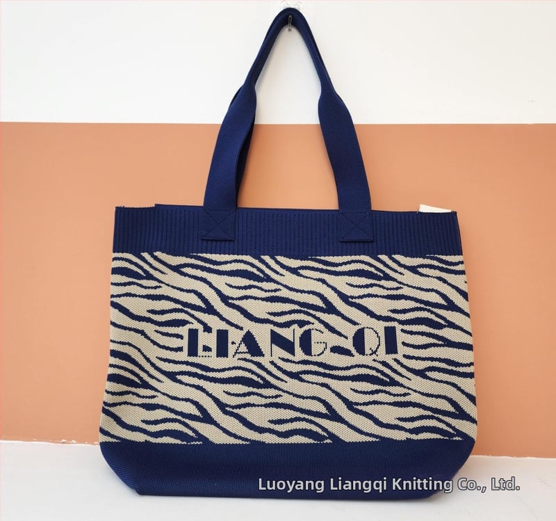 Taška typu bucket ZX — mestský štýl, polyester, zvislá štvorcová silueta, zatváranie šnúrkou, vnútorná kapsa na telefón