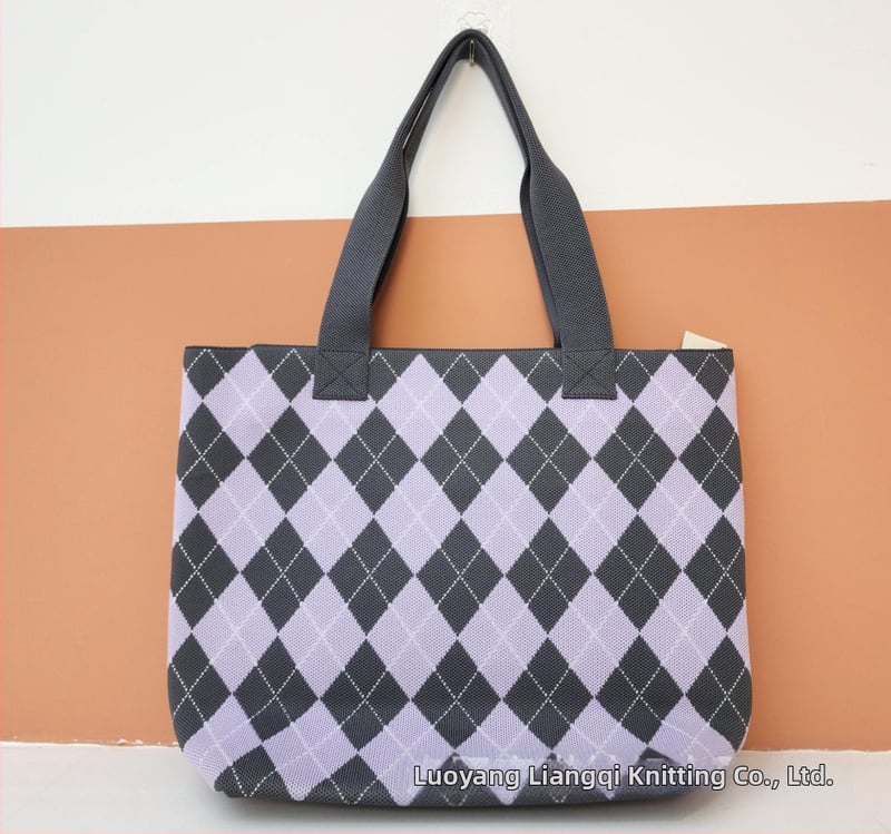 Taška typu bucket ZX — mestský štýl, polyester, zvislá štvorcová silueta, zatváranie šnúrkou, vnútorná kapsa na telefón