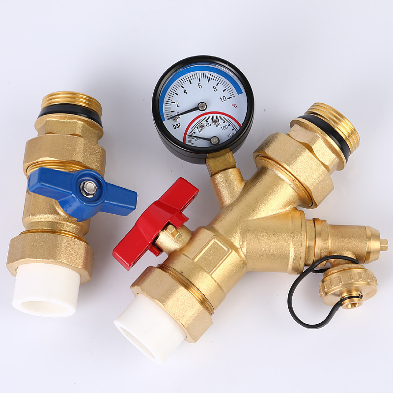 Geotermálny ručný intelligentný integrovaný meďový rozdeľovač vody DF8303 s manuálnym a elektrickým aktuátorom regulácie, závitové pripojenie, prevádzková teplota 5–90°C, hlavný DN25.