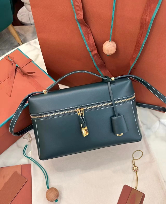 Geantă de mână din piele de vacă, formă orizontală pătrată, închidere cu fermoar, căptușeală velur, buzunar ID