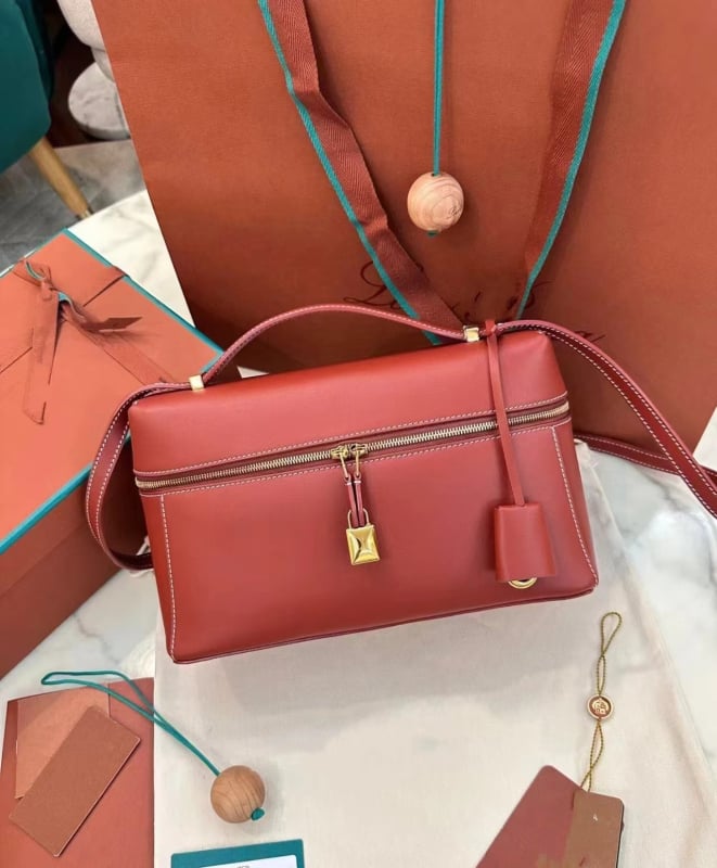 Geantă de mână din piele de vacă, formă orizontală pătrată, închidere cu fermoar, căptușeală velur, buzunar ID