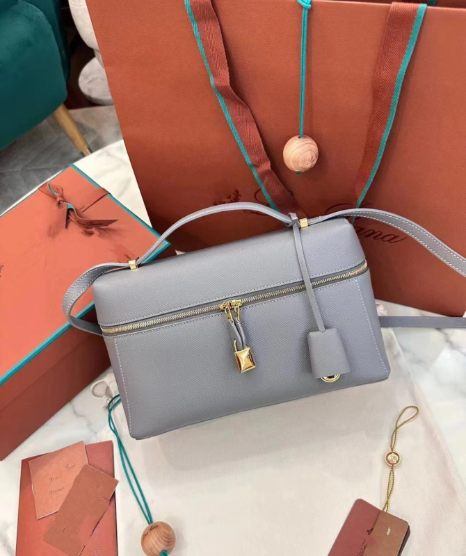 Geantă de mână din piele de vacă, formă orizontală pătrată, închidere cu fermoar, căptușeală velur, buzunar ID