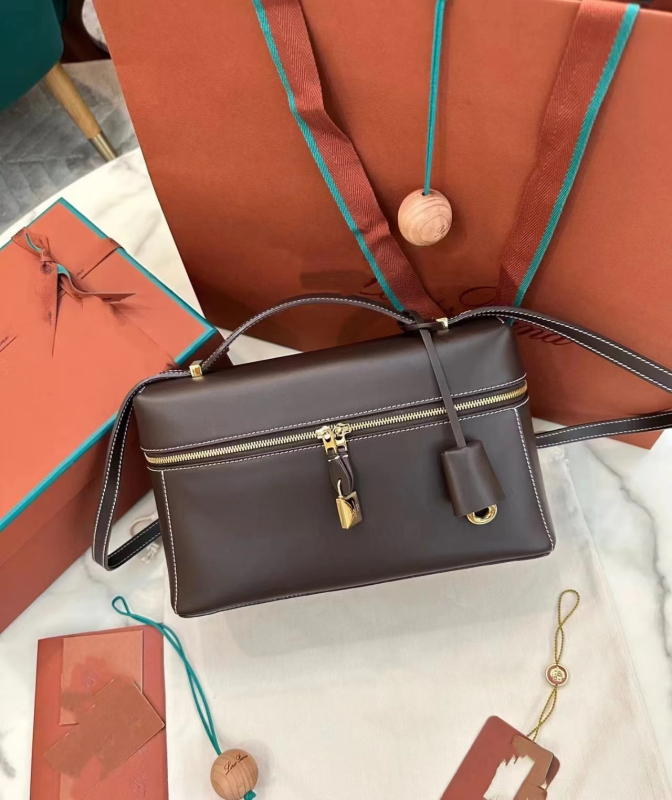 Geantă de mână din piele de vacă, formă orizontală pătrată, închidere cu fermoar, căptușeală velur, buzunar ID