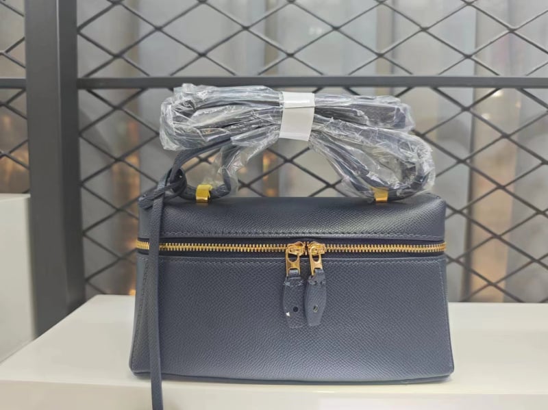 Geantă de mână din piele de vacă, formă orizontală pătrată, închidere cu fermoar, căptușeală velur, buzunar ID