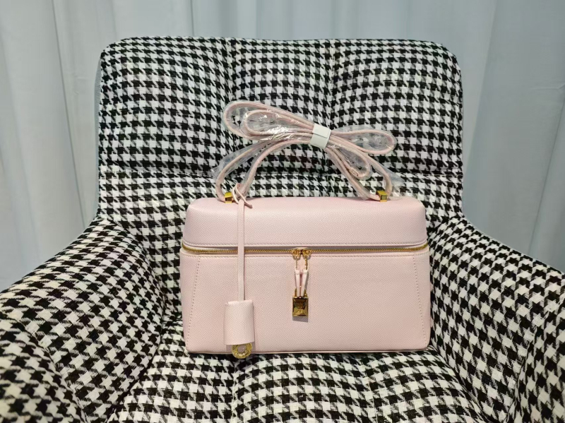 Geantă de mână din piele de vacă, formă orizontală pătrată, închidere cu fermoar, căptușeală velur, buzunar ID