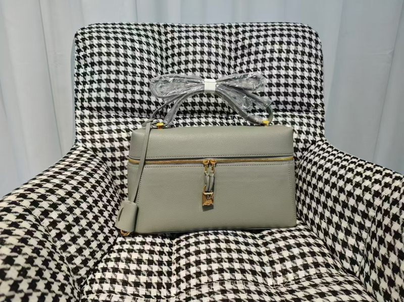 Geantă de mână din piele de vacă, formă orizontală pătrată, închidere cu fermoar, căptușeală velur, buzunar ID