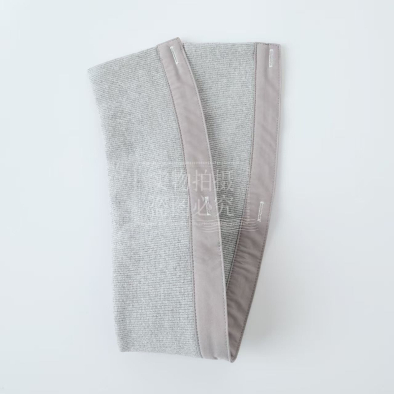 Pufi kabát gallérvédő, levehető menetes kivitel, meleg, cserélhető gallér, uniszex. Anyag: poliészter fonal. Szezon: őszi 2025. Felnőttek