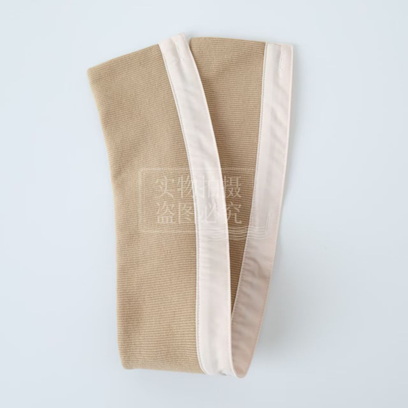 Pufi kabát gallérvédő, levehető menetes kivitel, meleg, cserélhető gallér, uniszex. Anyag: poliészter fonal. Szezon: őszi 2025. Felnőttek