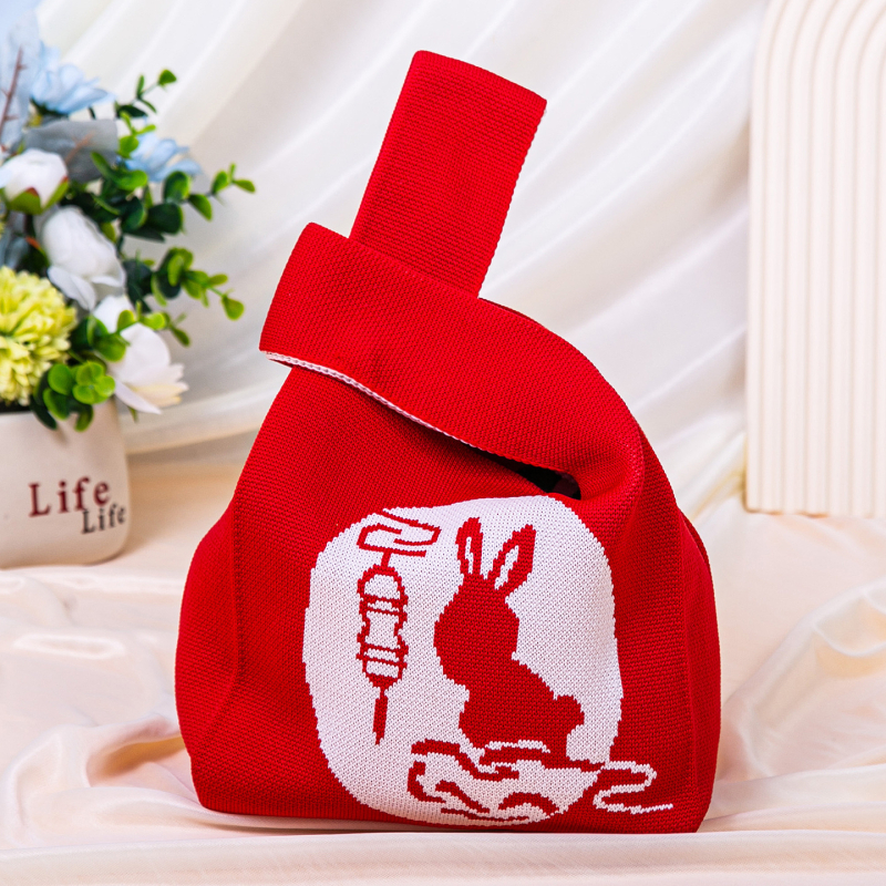 Πλεκτή τσάντα με πολλαπλές θήκες σε εθνικό στυλ — κάθετη τετράγωνη μορφή, επένδυση πολυεστέρα, εσωτερικές θήκες: κρυφή θήκη με φερμουάρ, θήκη κινητού, θήκη ταυτότητας και θήκη για κάμερα; κατάλληλη για καθημερινή χρήση