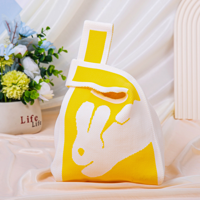 Πλεκτή τσάντα με πολλαπλές θήκες σε εθνικό στυλ — κάθετη τετράγωνη μορφή, επένδυση πολυεστέρα, εσωτερικές θήκες: κρυφή θήκη με φερμουάρ, θήκη κινητού, θήκη ταυτότητας και θήκη για κάμερα; κατάλληλη για καθημερινή χρήση