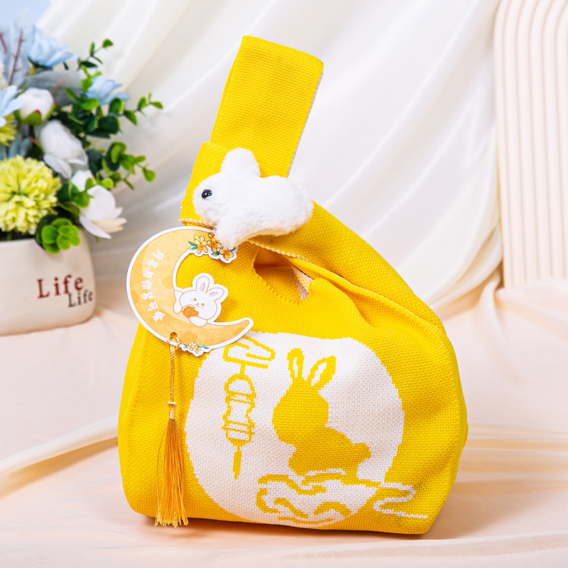 Πλεκτή τσάντα με πολλαπλές θήκες σε εθνικό στυλ — κάθετη τετράγωνη μορφή, επένδυση πολυεστέρα, εσωτερικές θήκες: κρυφή θήκη με φερμουάρ, θήκη κινητού, θήκη ταυτότητας και θήκη για κάμερα; κατάλληλη για καθημερινή χρήση