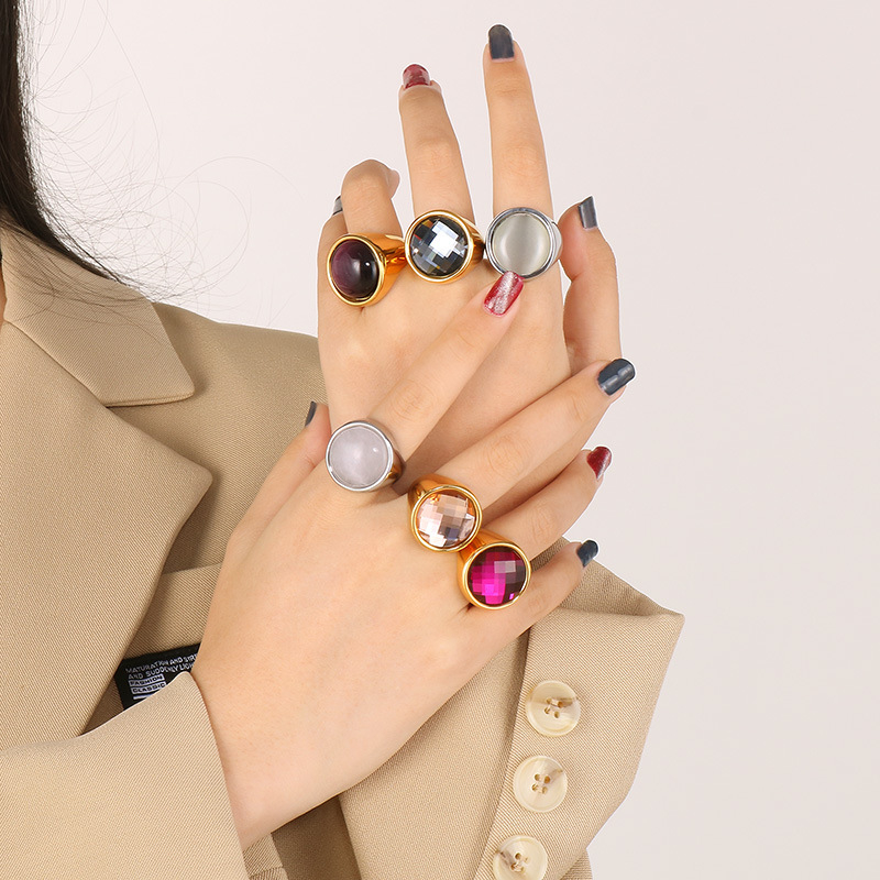 Geometriai stílusú gyűrű titánacélból, elektroplating bevonattal