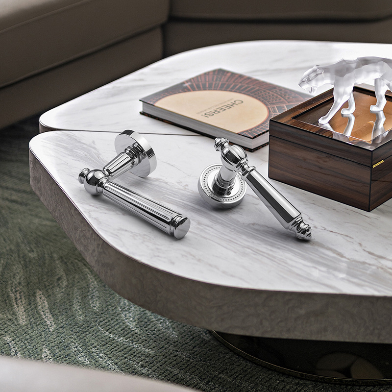 Sada kľučiek pre interiérové dvere, delený dizajn, zliatina zinku, model F15-B30, hrúbka dverí 35–50 mm, prispôsobenie