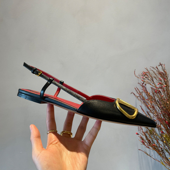 Γυναικείες σανδάλια με ένα λουρί, μυτερή μύτη, λεπτό τακούνι 3–6 cm, σόλα από καουτσούκ, επάνω υλικό: super fiber