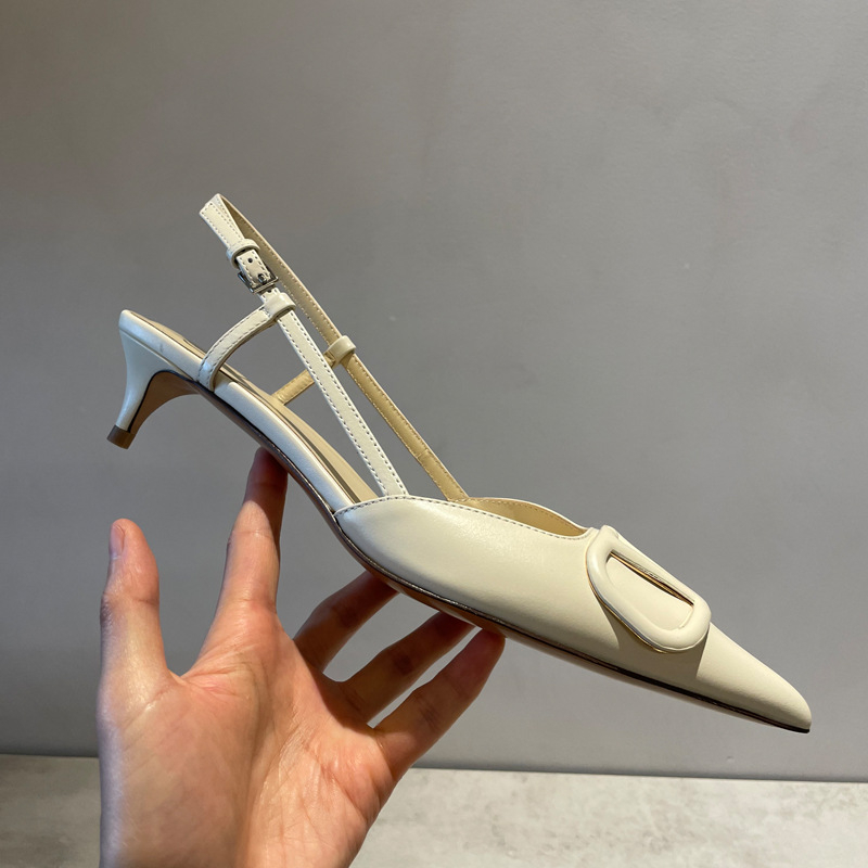 Γυναικείες σανδάλια με ένα λουρί, μυτερή μύτη, λεπτό τακούνι 3–6 cm, σόλα από καουτσούκ, επάνω υλικό: super fiber