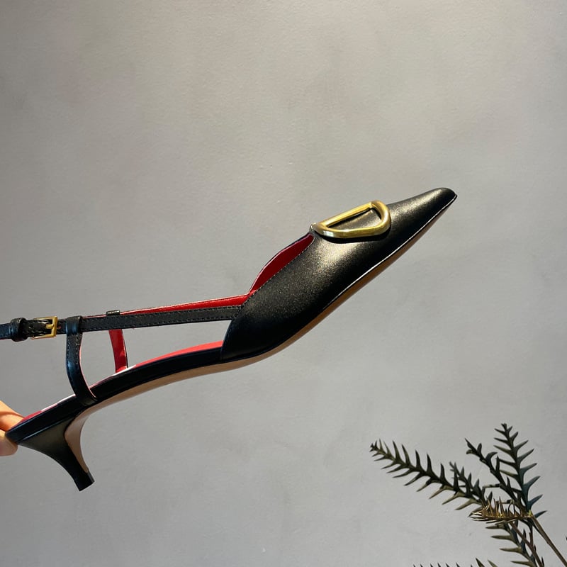 Γυναικείες σανδάλια με ένα λουρί, μυτερή μύτη, λεπτό τακούνι 3–6 cm, σόλα από καουτσούκ, επάνω υλικό: super fiber