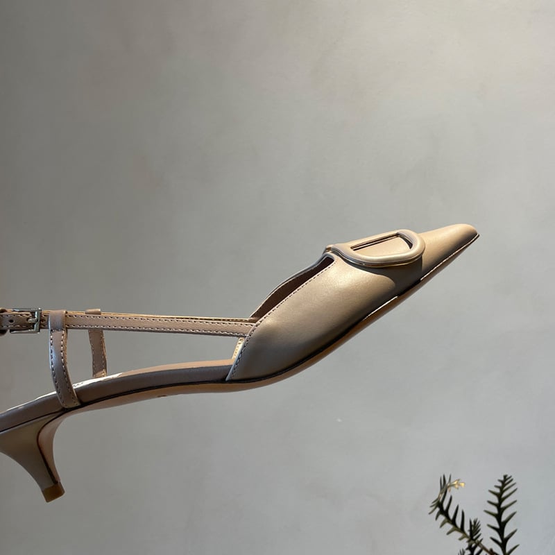 Γυναικείες σανδάλια με ένα λουρί, μυτερή μύτη, λεπτό τακούνι 3–6 cm, σόλα από καουτσούκ, επάνω υλικό: super fiber