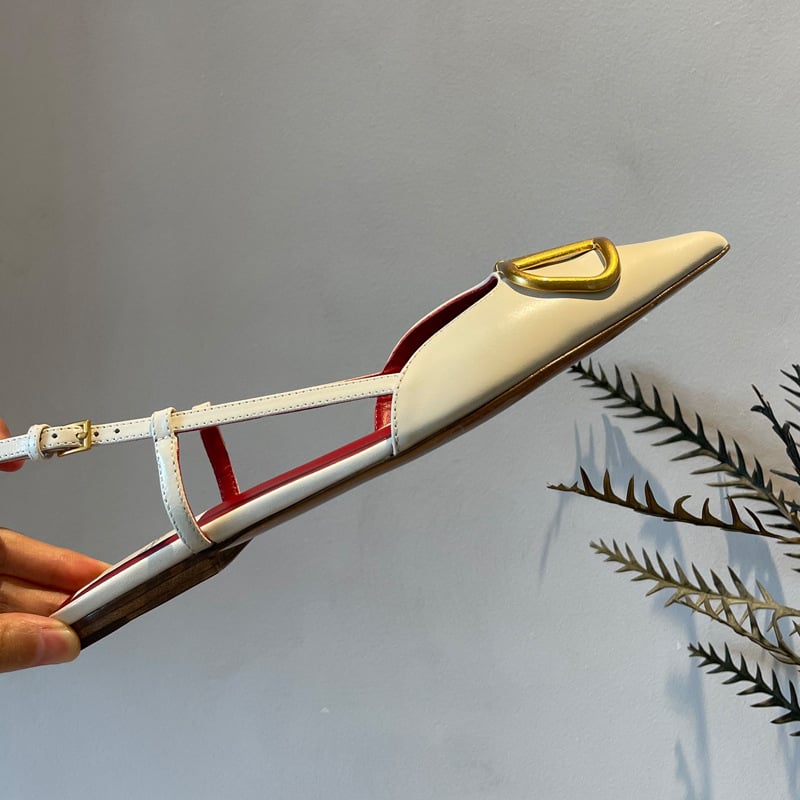 Γυναικείες σανδάλια με ένα λουρί, μυτερή μύτη, λεπτό τακούνι 3–6 cm, σόλα από καουτσούκ, επάνω υλικό: super fiber