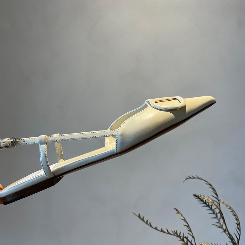 Γυναικείες σανδάλια με ένα λουρί, μυτερή μύτη, λεπτό τακούνι 3–6 cm, σόλα από καουτσούκ, επάνω υλικό: super fiber