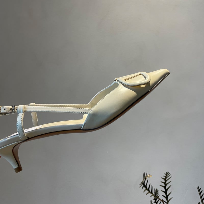 Γυναικείες σανδάλια με ένα λουρί, μυτερή μύτη, λεπτό τακούνι 3–6 cm, σόλα από καουτσούκ, επάνω υλικό: super fiber