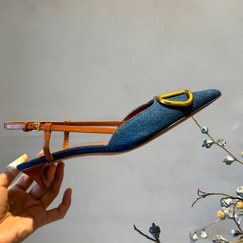 Γυναικείες σανδάλια με ένα λουρί, μυτερή μύτη, λεπτό τακούνι 3–6 cm, σόλα από καουτσούκ, επάνω υλικό: super fiber