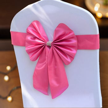 Reštaurácia, hotel, svadobná hostina, operadlo stoličky pre tlačové konferencie s kvetinovou stuhou, elastická dekorácia operadla stoličky