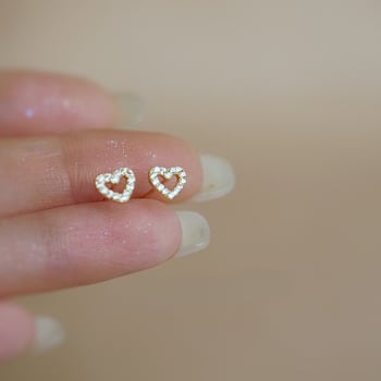 Cercei cu șurub pentru femei, zirconii goale și diamante încrustate, cercei mici și strălucitori în formă de inimă, nou-veniți în 2024.