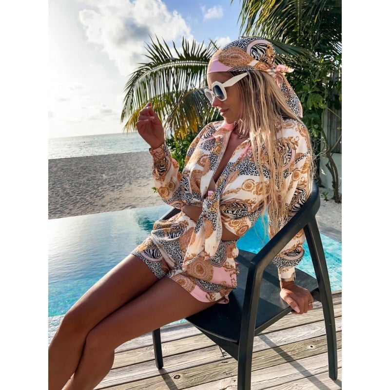 Set de vară format din cămașă cu mânecă lungă și pantaloni scurți cu închizătoare la un singur rând de nasturi și imprimeu zebră și leopard, pentru o vacanță pe plaja Sanya.