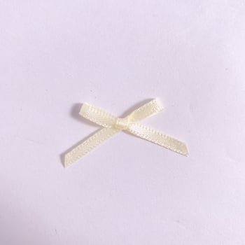 Tapițerie nouă din in de poliester cu decorațiuni țesute manual, inclusiv 200 de panglici mici, flori și funde.