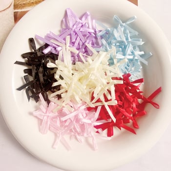 Tapițerie nouă din in de poliester cu decorațiuni țesute manual, inclusiv 200 de panglici mici, flori și funde.