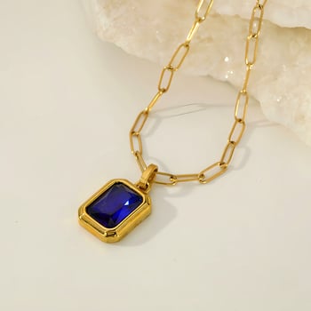 Τετράγωνο κολιέ μενταγιόν σε τετράχρωμη απόχρωση, απευθείας πωλήσεις από το εργοστάσιο, μοντέρνο στυλ για μετακινήσεις, ελαφρύ πολυτελές ανοξείδωτο ατσάλι.