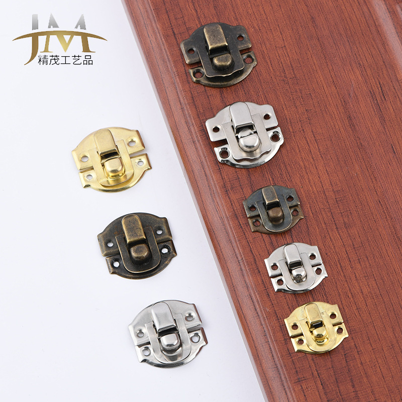 Αξεσουάρ συσκευασίας σε αντίκα στυλ, τριγωνικό κουτί κρασιού σε σχήμα μπλοκ, μεταλλική αγκράφα, εξαρτήματα αποσκευών.