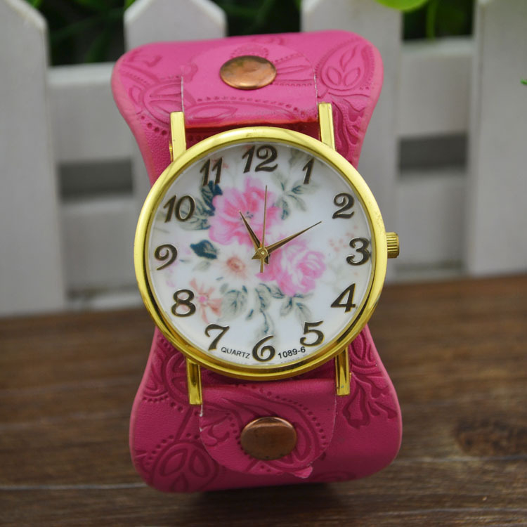 Деликатен дамски часовник от кожа с флорален циферблат, в пасторален стил и модерен принт „Женева“